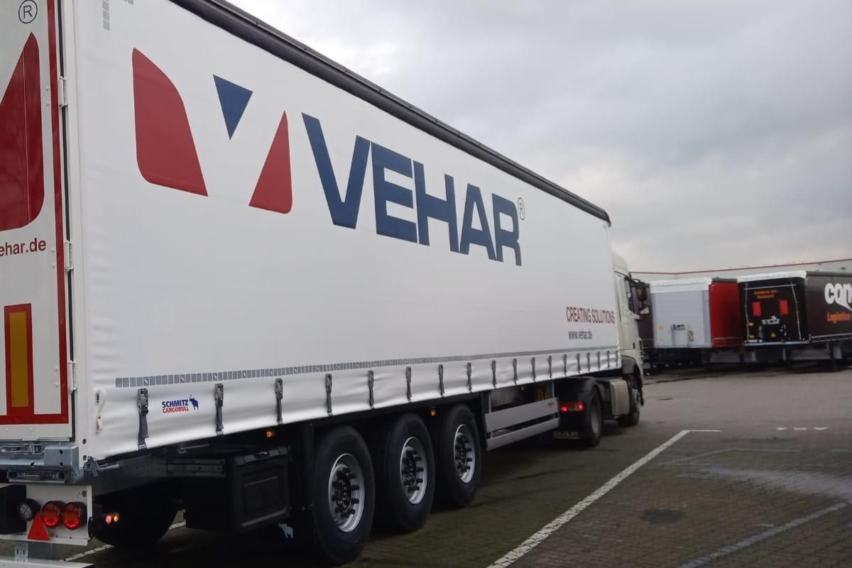 Schwertransport auf Autobahn