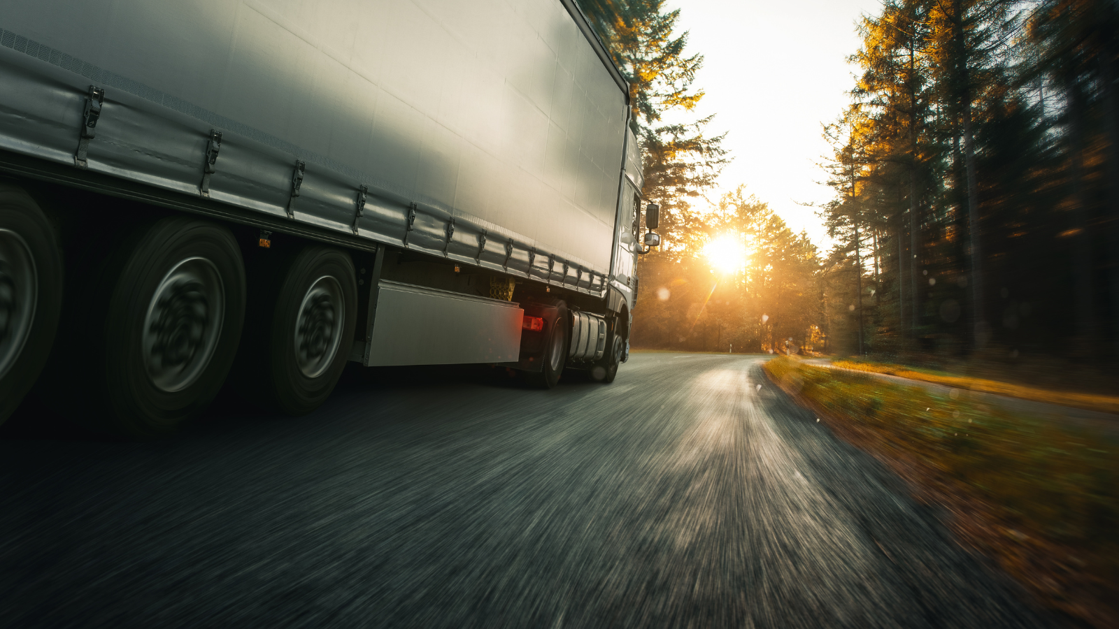 Teilladung deutschlandweit – LTL-Spedition früh morgens auf Tour