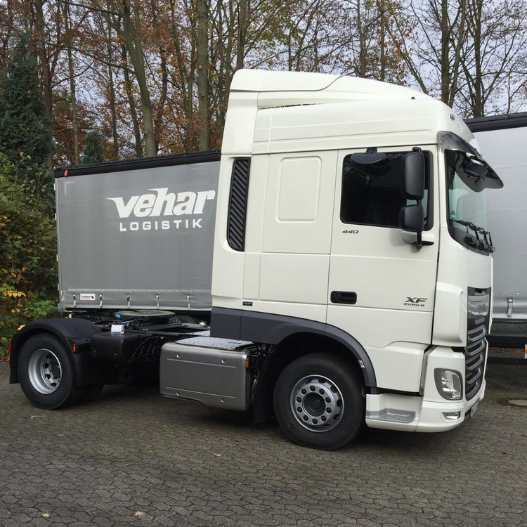 40-Tonnen-Sattelzug von Vehar logistiko für nationale und internationale Komplettladungen (FTL-Transport).