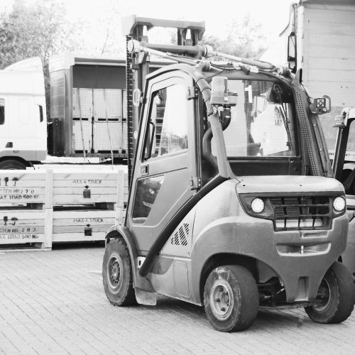 Sichere seitliche Verladung großer Paletten per Gabelstapler