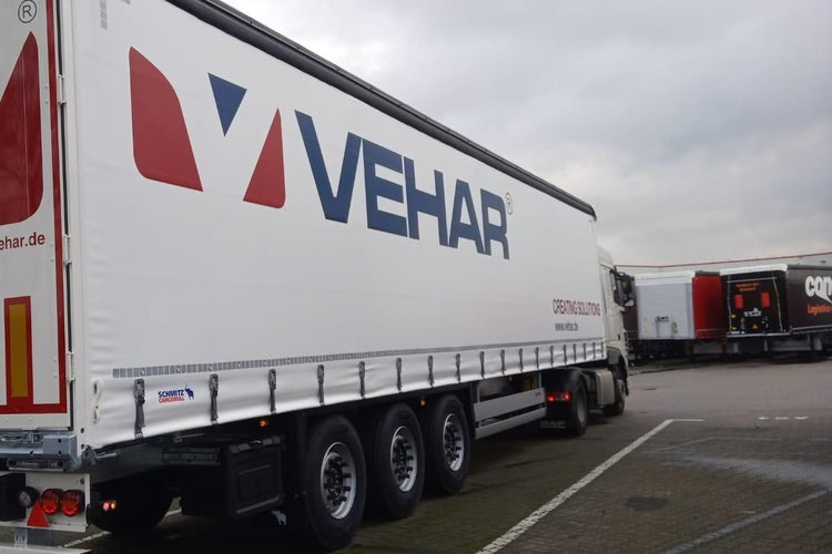 Schwertransport auf Autobahn