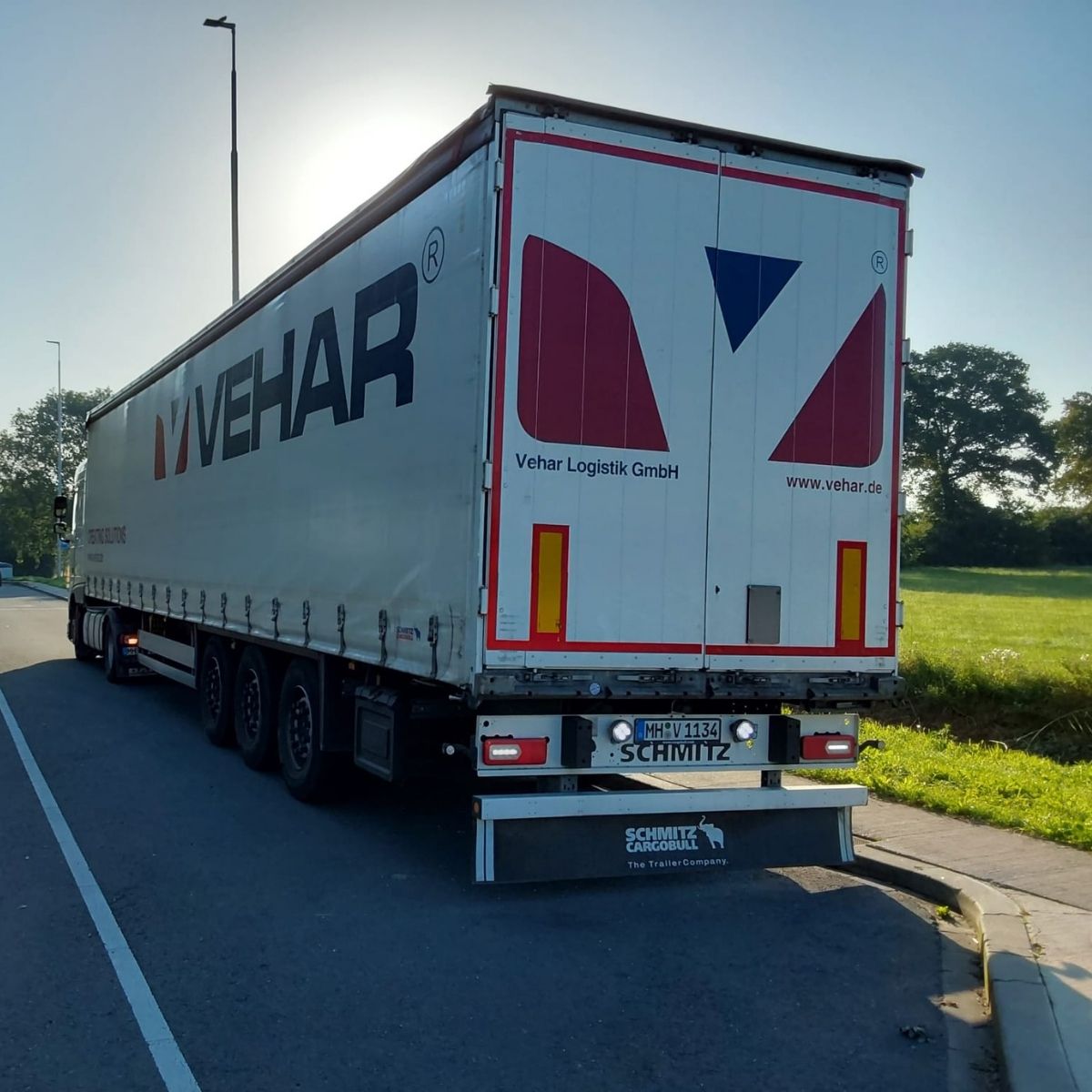 Spedition online beauftragen – LKW-Transport mit Vehar logistiko
