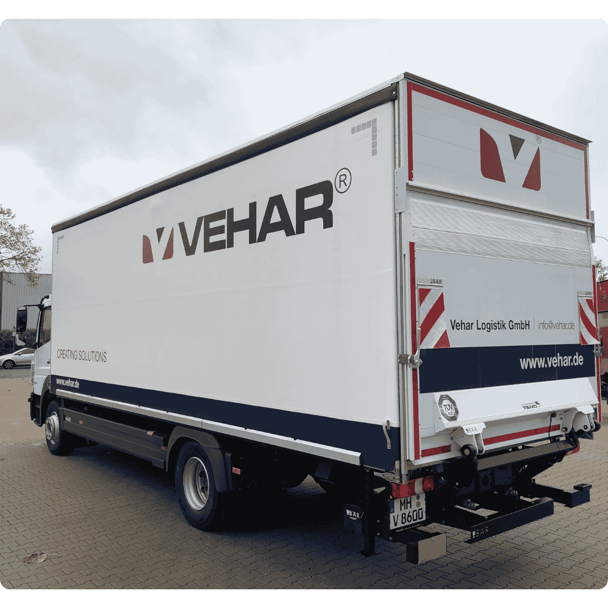 12-Tonnen-LKW mit Hebebühne von Vehar logistiko